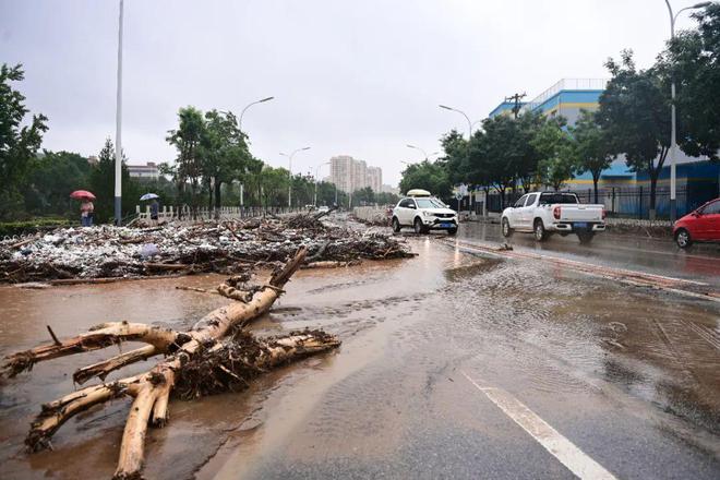 北京强降雨已致11人遇难，包括1名消防员，另有27人失联“应撤尽撤”，多地开始泄洪，这些人要立即转移